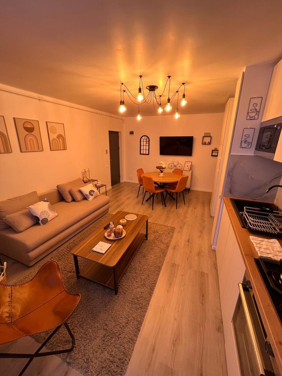 Living room, Decorative detail, Quiet street view, stove