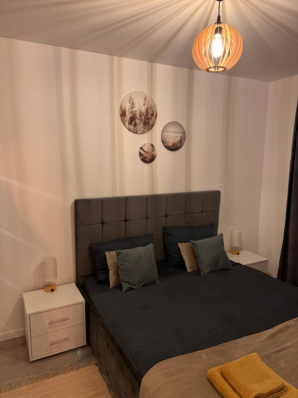 Bed, Night, On site, storage
