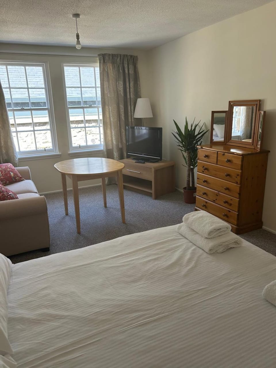 Grassmarket Superb studio with Castle view kitchen and shower room Apartment in Edinburgh