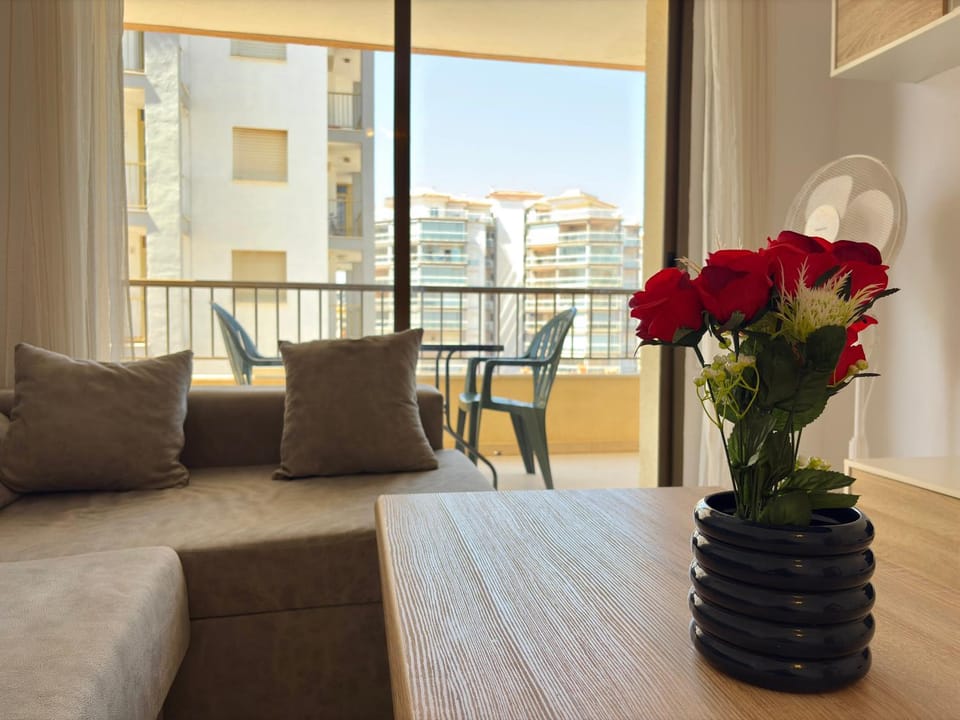 Apartamento en Peñíscola con terraza, piscina y vistas al mar, Zona Papa Luna Apartment in Peniscola
