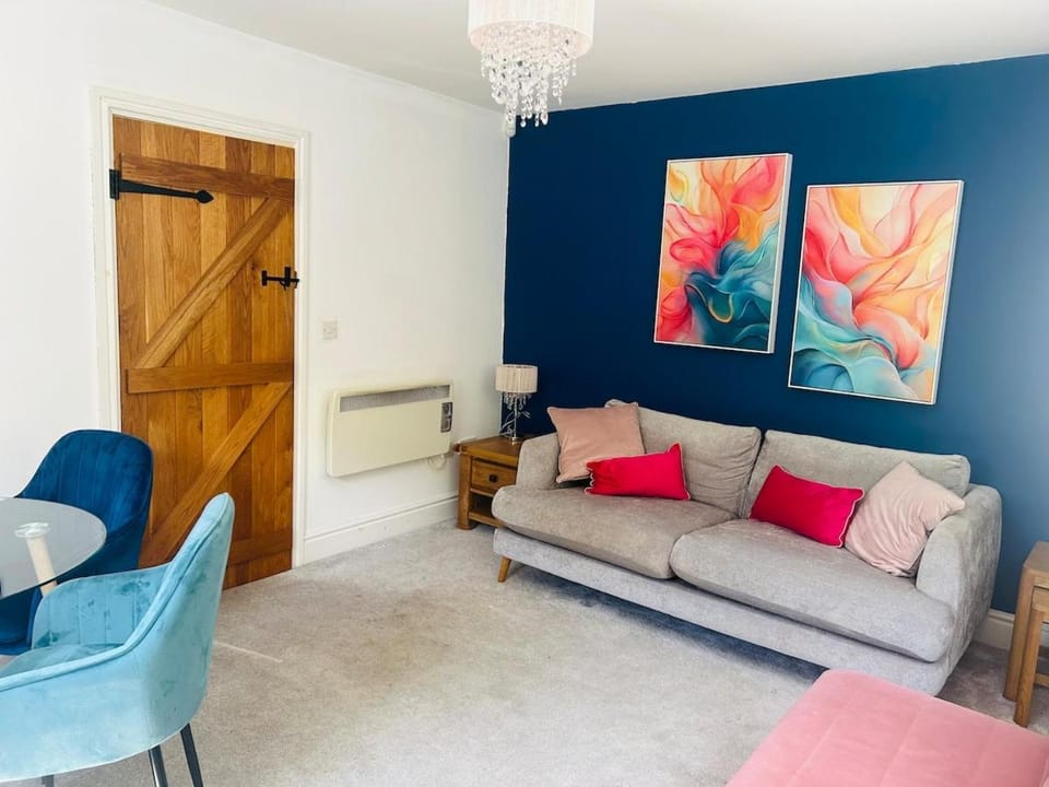 The Secret Cottage House in Worcester