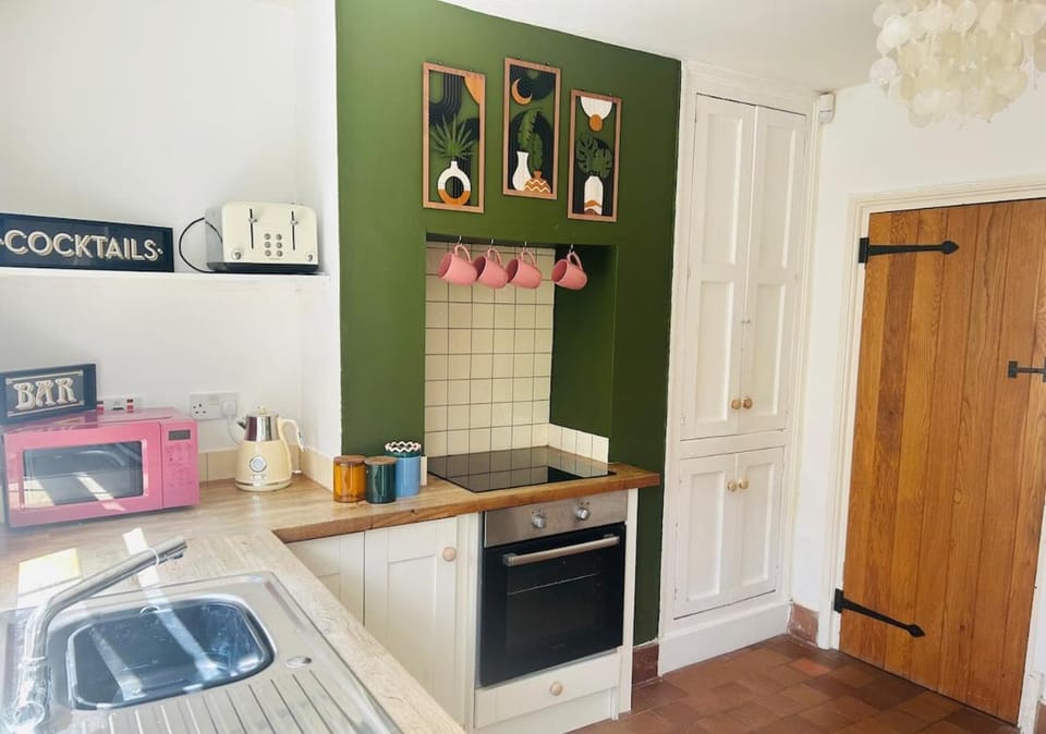 The Secret Cottage House in Worcester