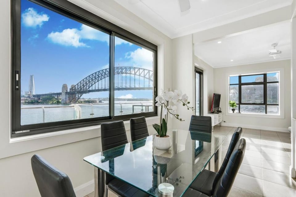 Transcending Views Apartment in Sydney