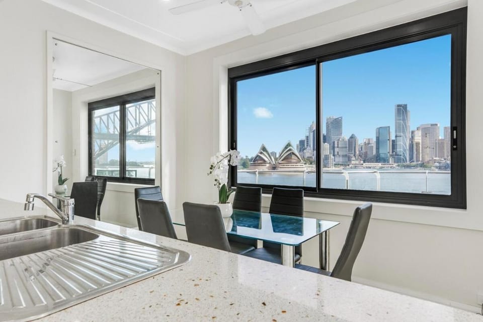 Transcending Views Apartment in Sydney