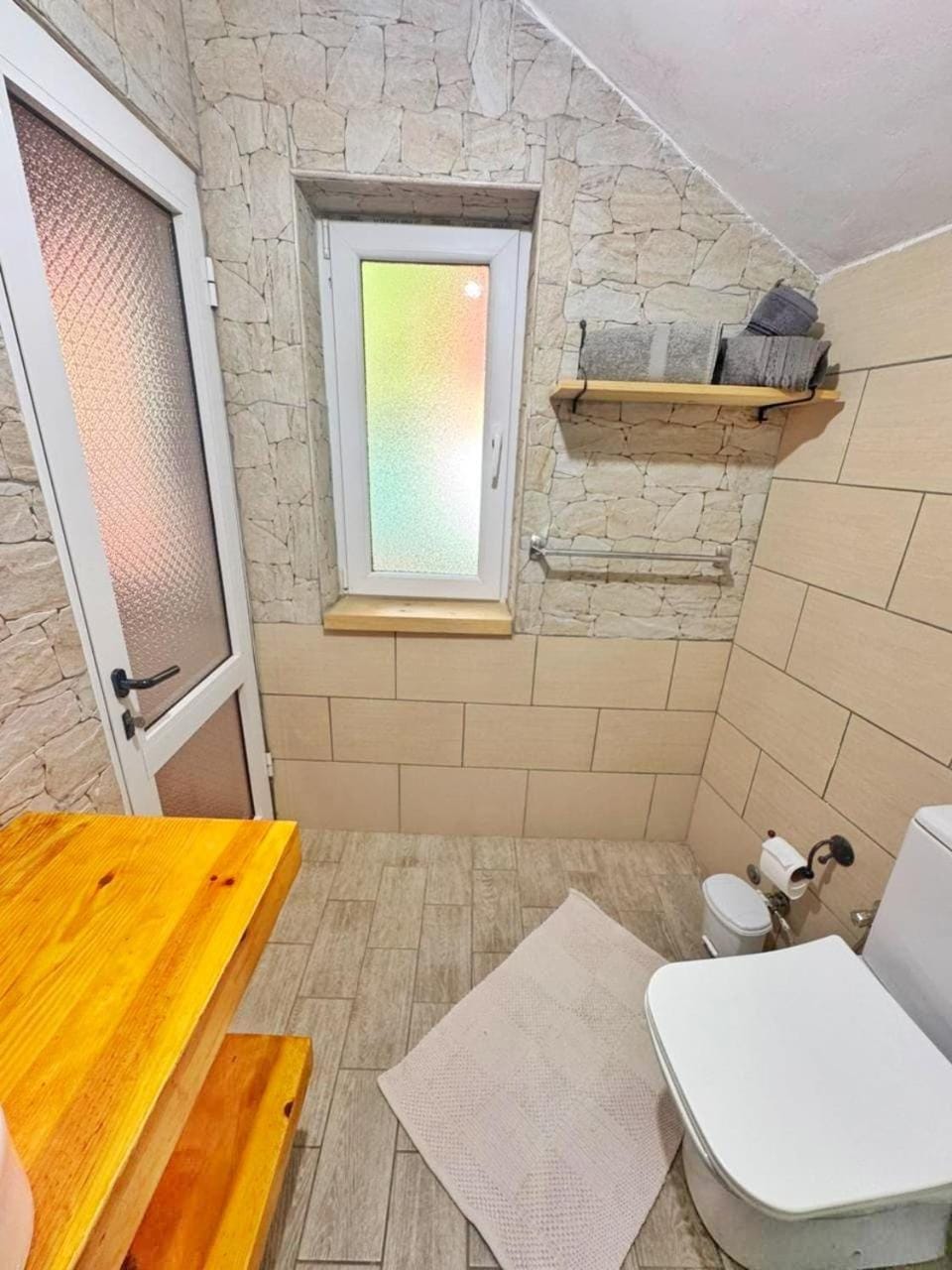 Toilet, Bathroom, towels