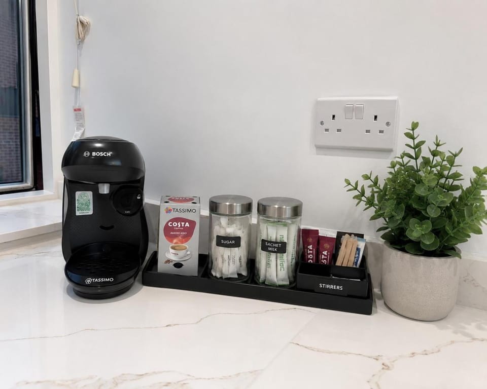 Barnet Luxe 2 Bedroom Penthouse Apartment in London