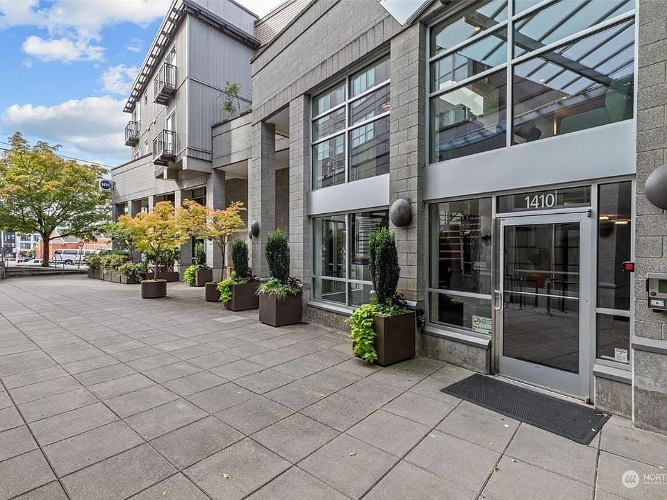 2BR 2BA Pacific Pine Retreat Capitol Hill House in Capitol Hill