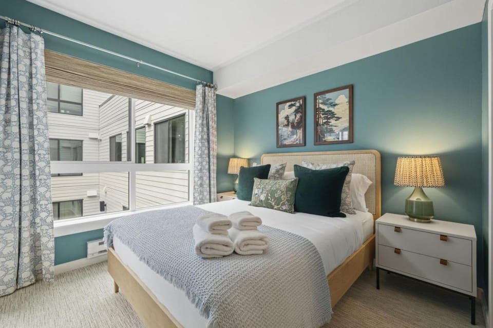 2BR 2BA Pacific Pine Retreat Capitol Hill House in Capitol Hill