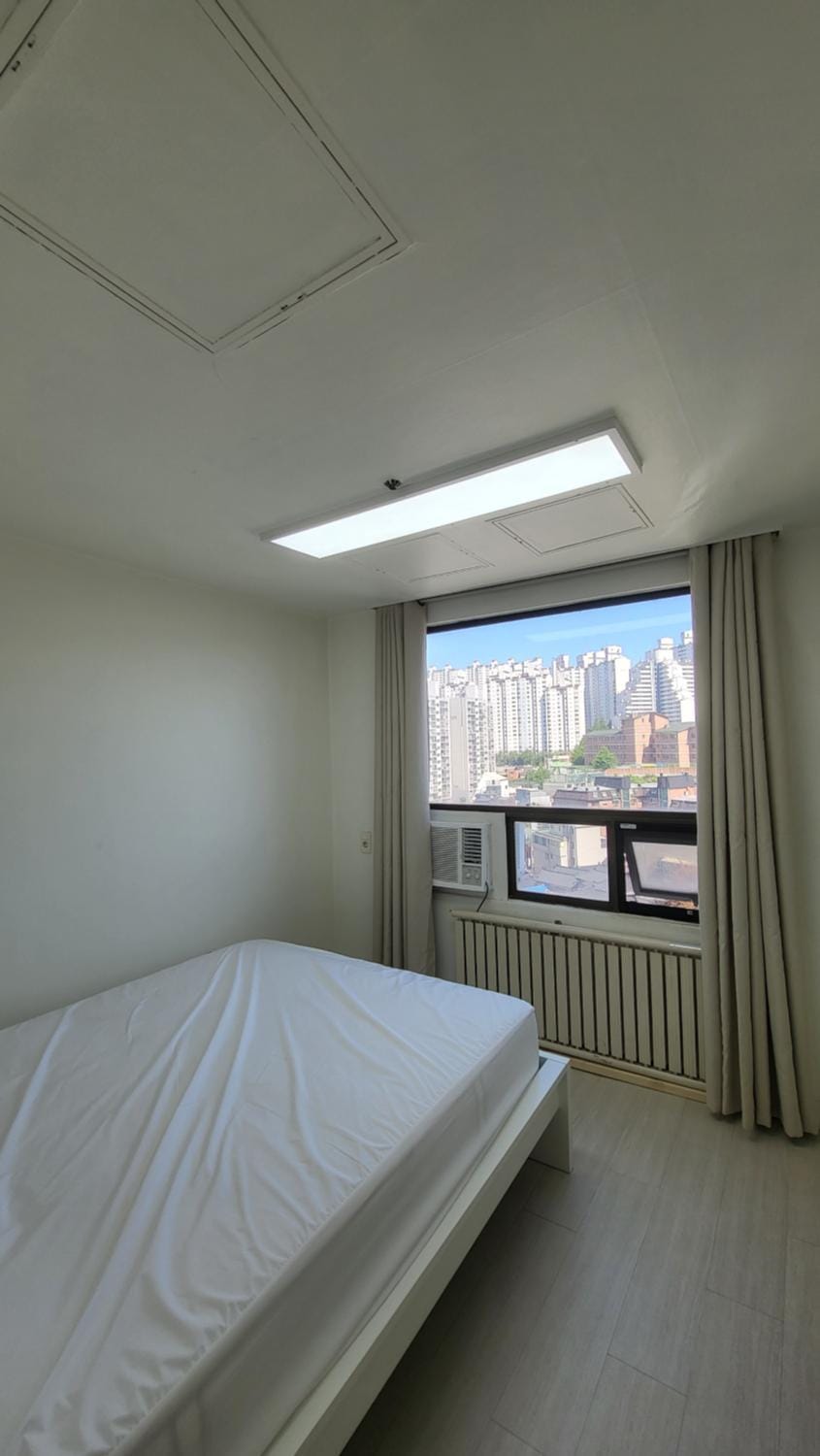 Bed, View (from property/room), Bedroom, City view