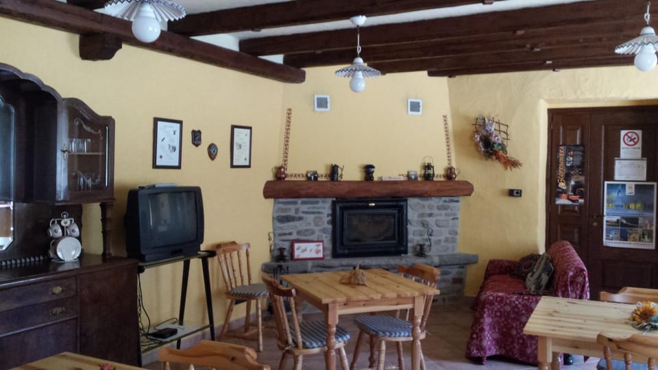Communal lounge/ TV room, Breakfast