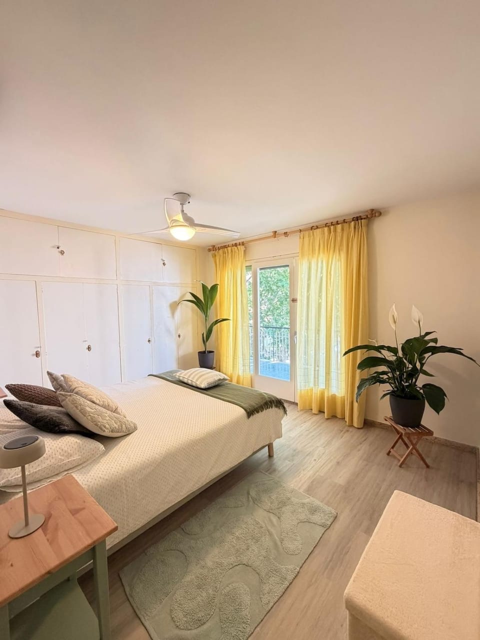 Natural landscape, Photo of the whole room, Bedroom, air conditioner