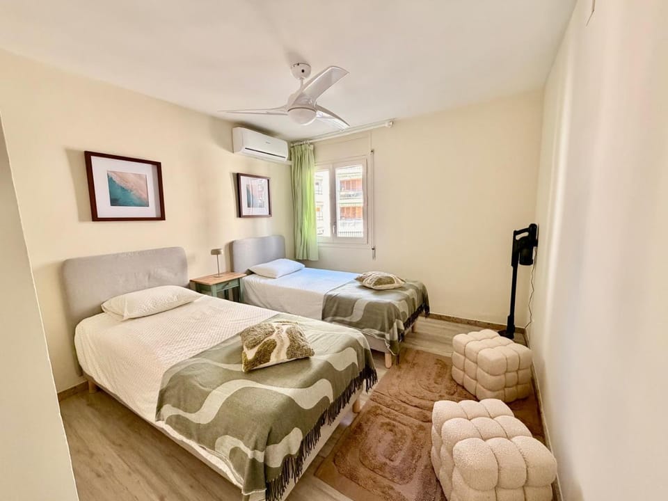 Photo of the whole room, Bedroom, air conditioner