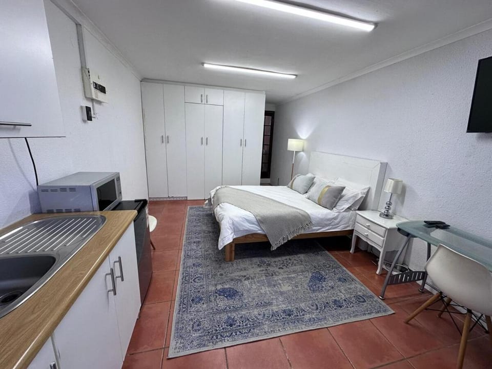 Protea Hoogte Flatlet Apartment in Cape Town