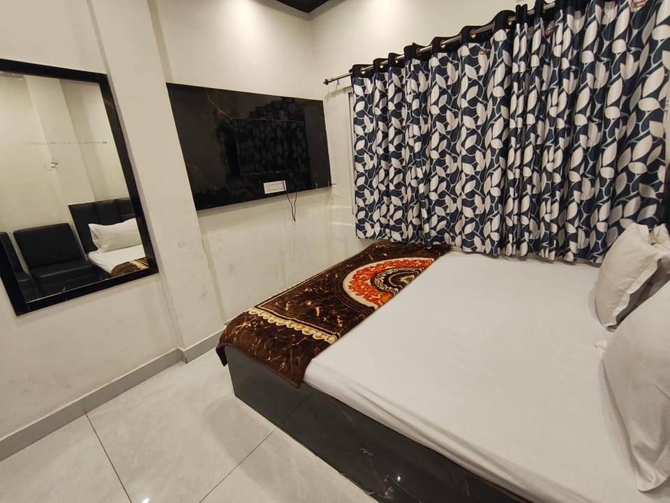 Om Lodge Near Howrah Railway Station Family Friendly Bed and Breakfast in Kolkata