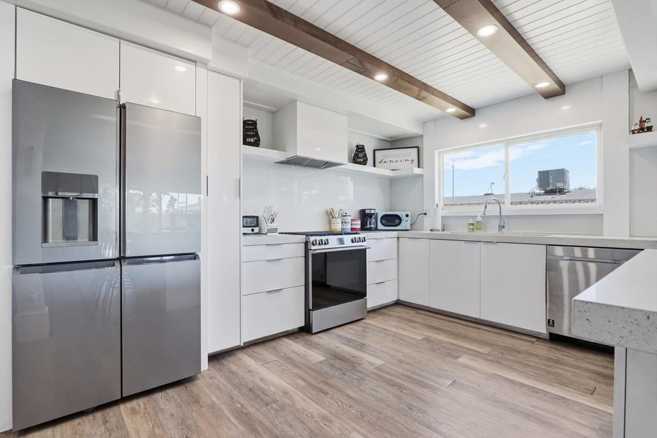 Spacious 4BR Vegas Home with Heated Pool & Jacuzzi House in Summerlin