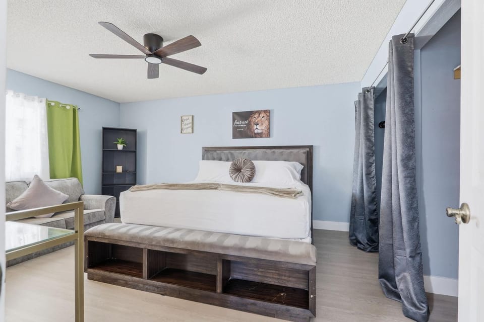 Spacious 4BR Vegas Home with Heated Pool & Jacuzzi House in Summerlin