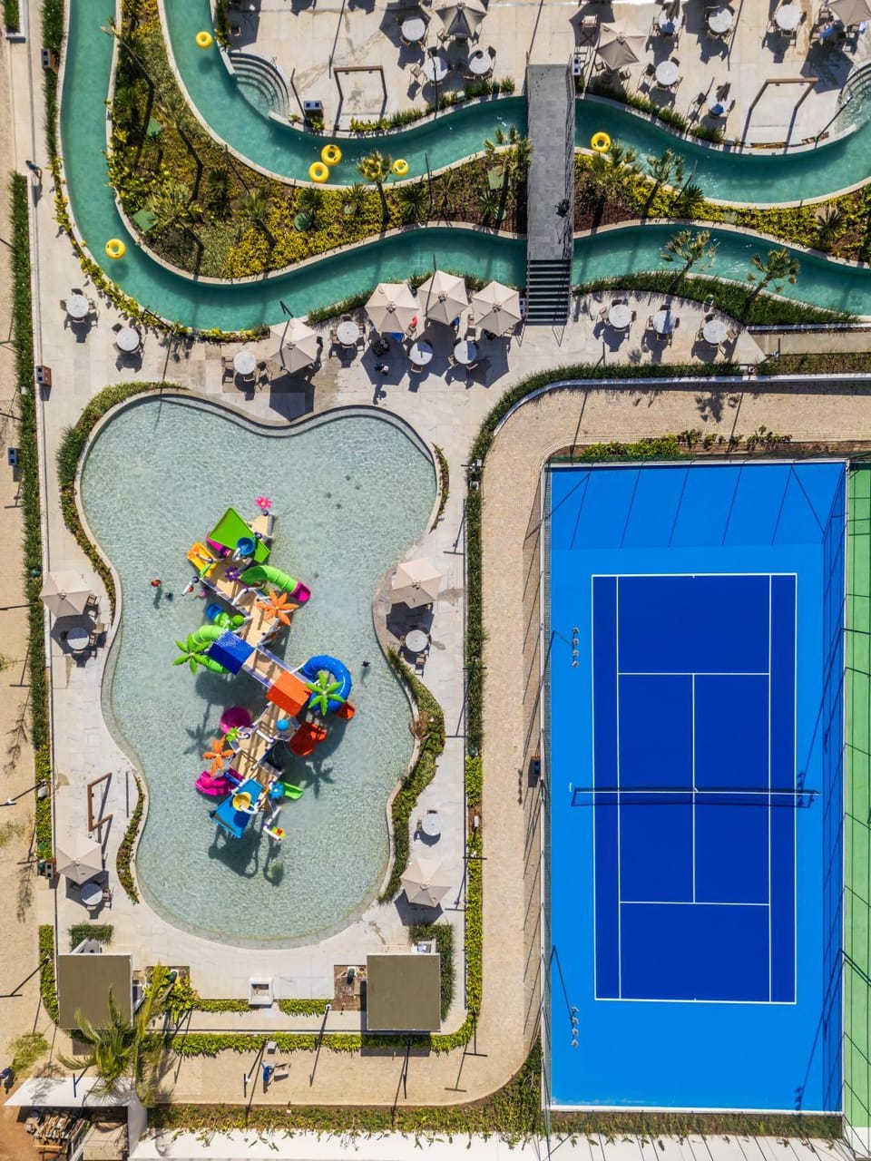 Bird's eye view, Pool view