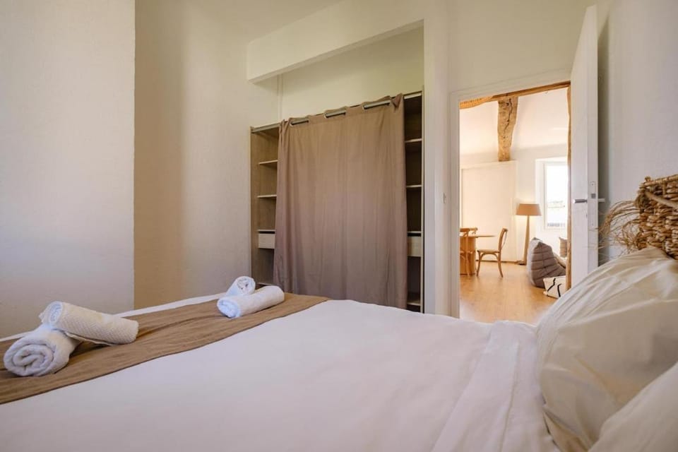Bed, Photo of the whole room, Bedroom, wardrobe