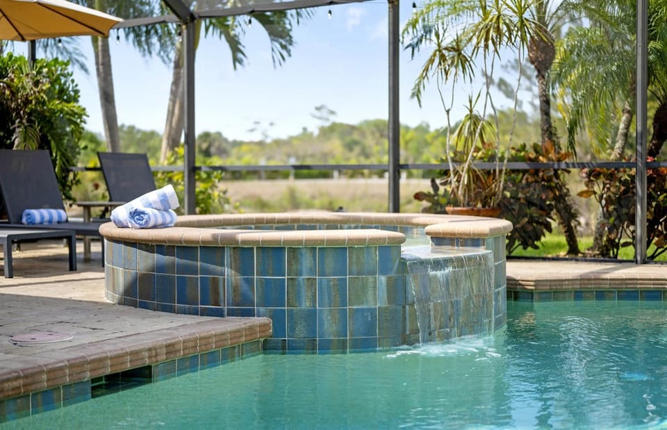 Tivoli Oasis Salt Pool & Spa Villa King Beds! House in Collier County