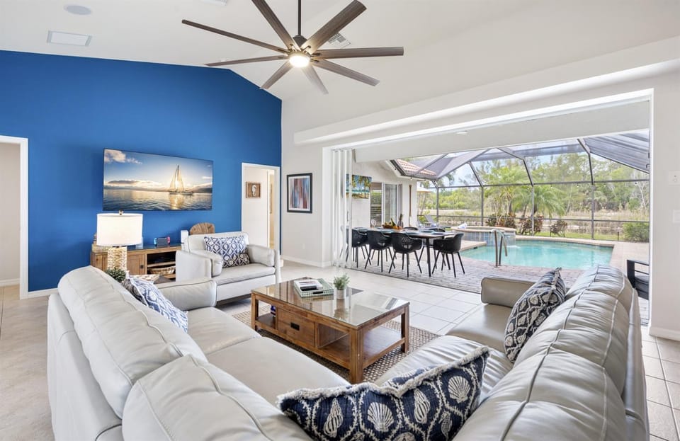 Tivoli Oasis Salt Pool & Spa Villa King Beds! House in Collier County