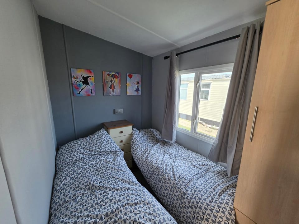 Bed, Decorative detail, Bedroom