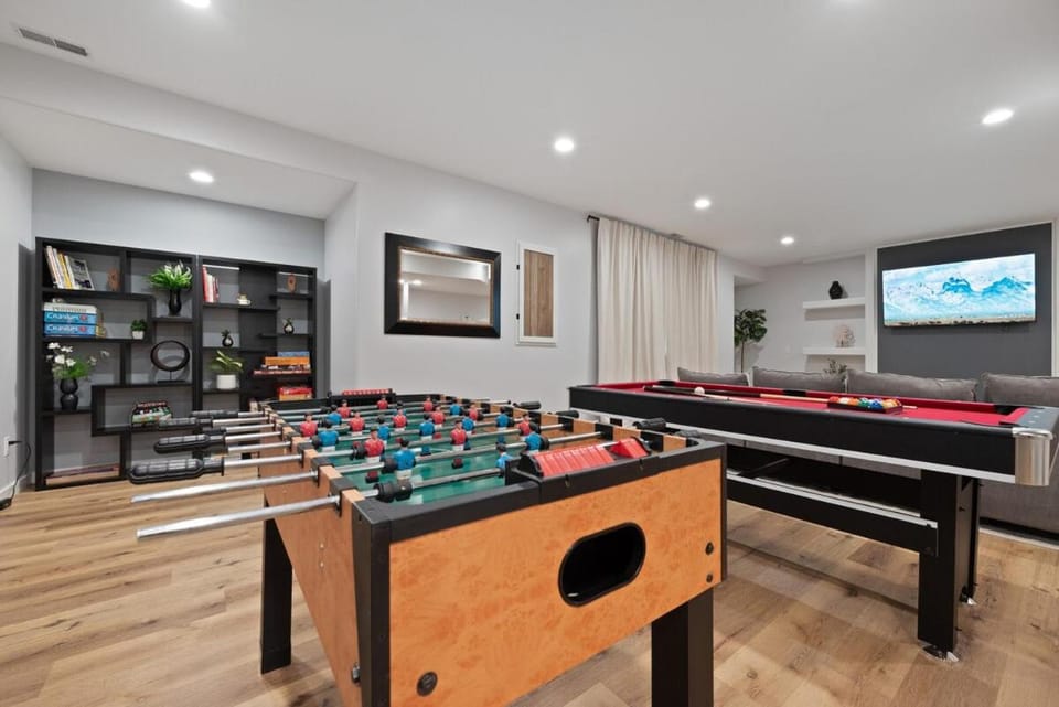 Family-Friendly 4BR with King Beds and Game Room House in Bellevue