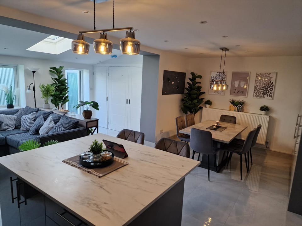 Living room, Seating area, Dining area
