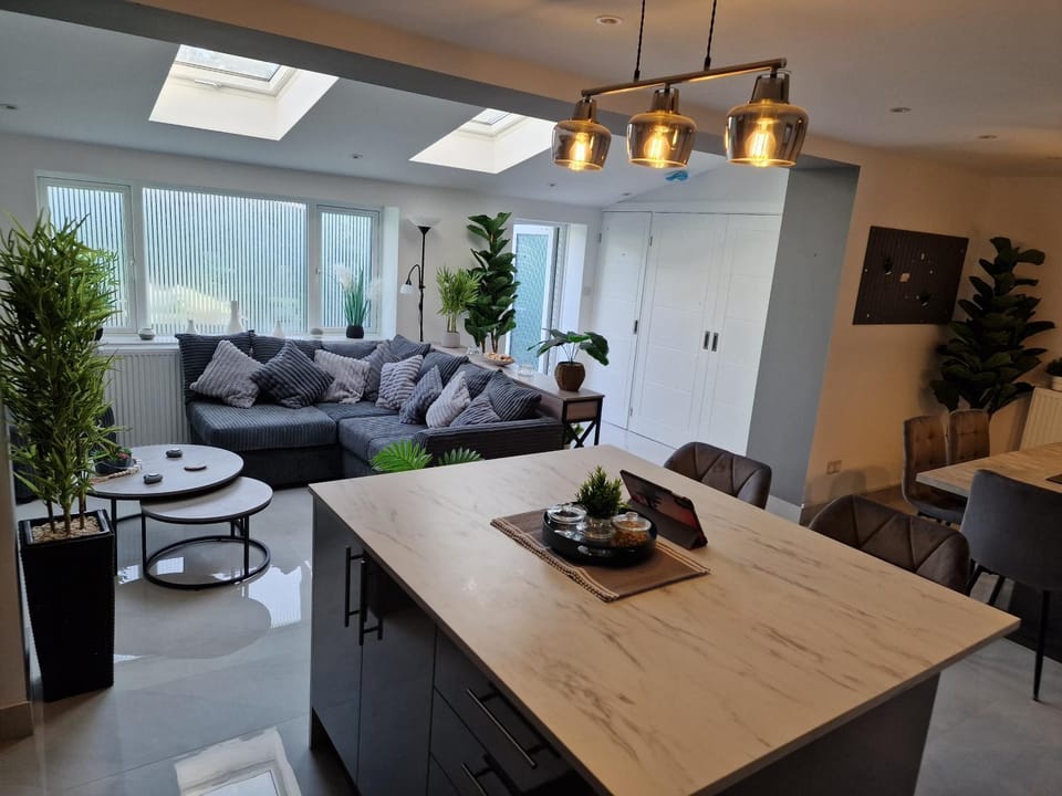 Living room, Seating area, Dining area