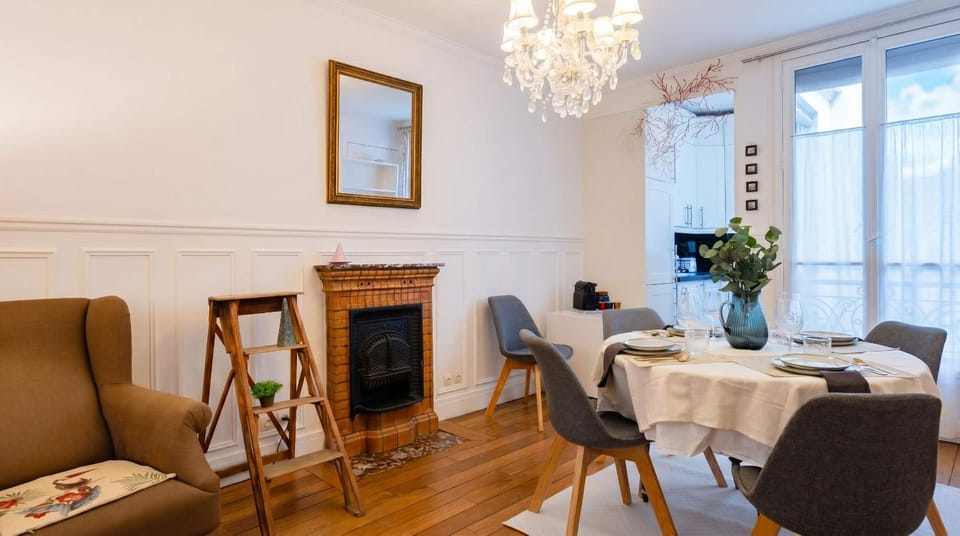 Luxury Parisian Flat Golden Triangle Apartment in Paris