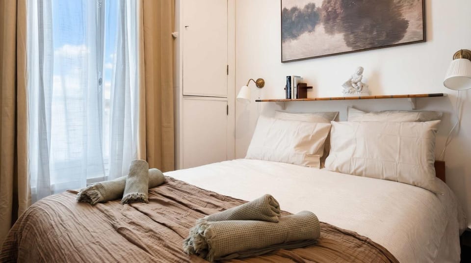 Luxury Parisian Flat Golden Triangle Apartment in Paris