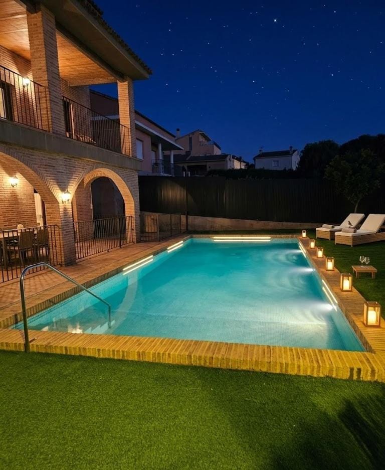 Swimming pool, Swimming pool