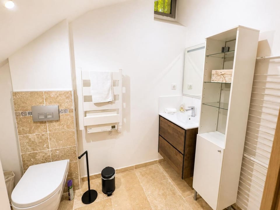 Shower, Toilet, Bathroom, towels