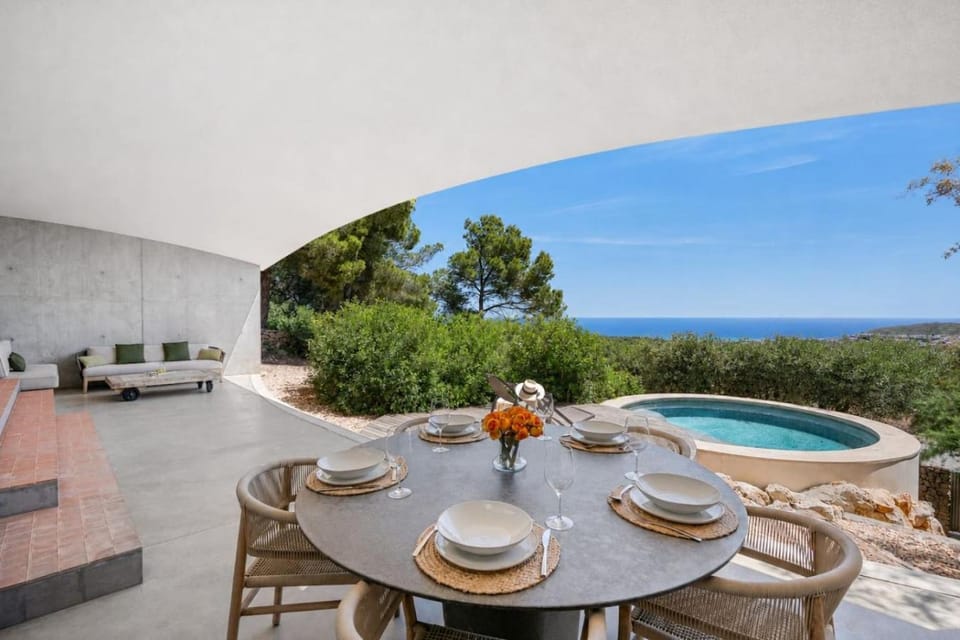 View (from property/room), Balcony/Terrace, Seating area