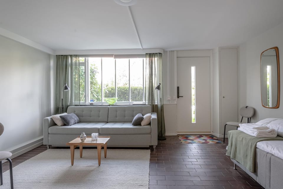 Local 1BR Townhouse Stay in Orgryte - Near Central Gothenburg House in Gothenburg
