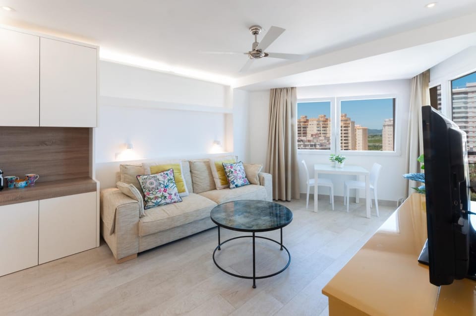Communal lounge/ TV room, Living room