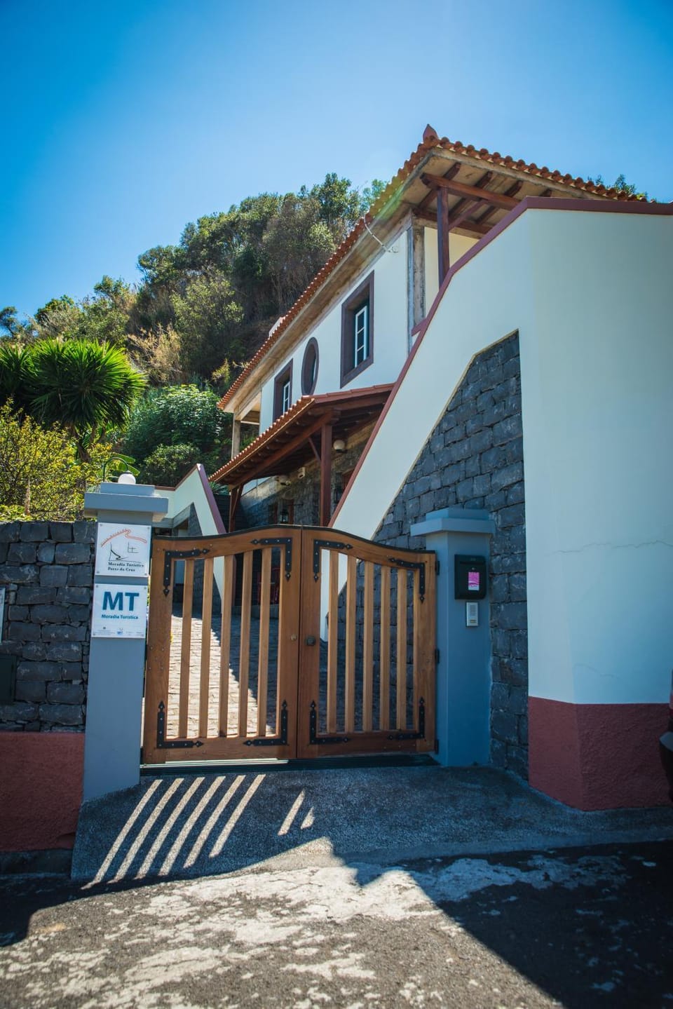 Facade/entrance