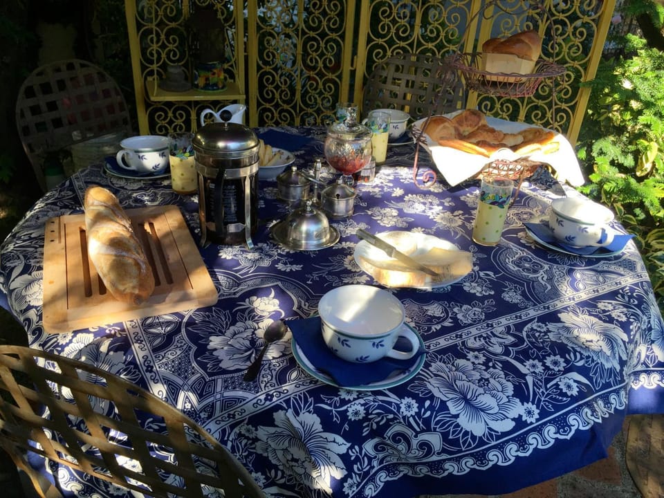 Les Poiriers Rouges Bed and Breakfast in Île-de-France