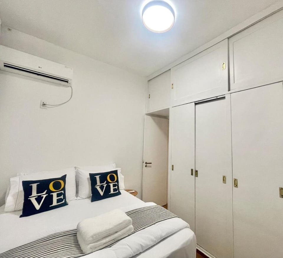 Copacabana lindo 3 quartos a 2 quadras da Praia Apartment in Rio de Janeiro