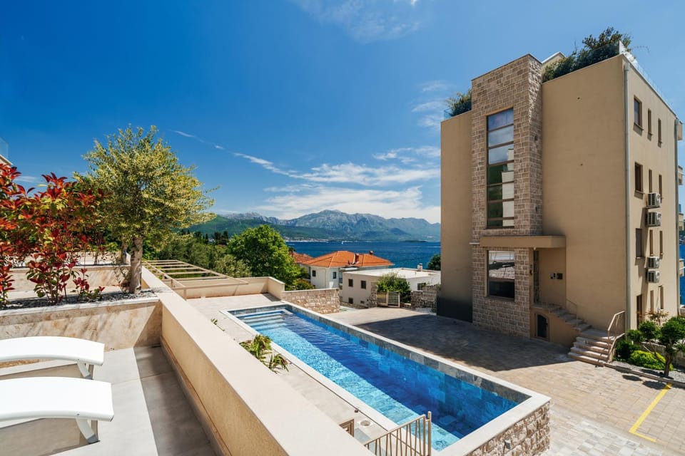 Property building, Mountain view, Sea view, Sea view, Swimming pool