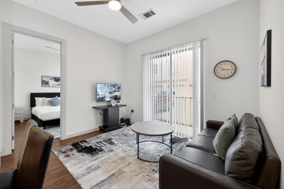 Modern 2BR2BA Retreat with Amenities Apartment in Dallas
