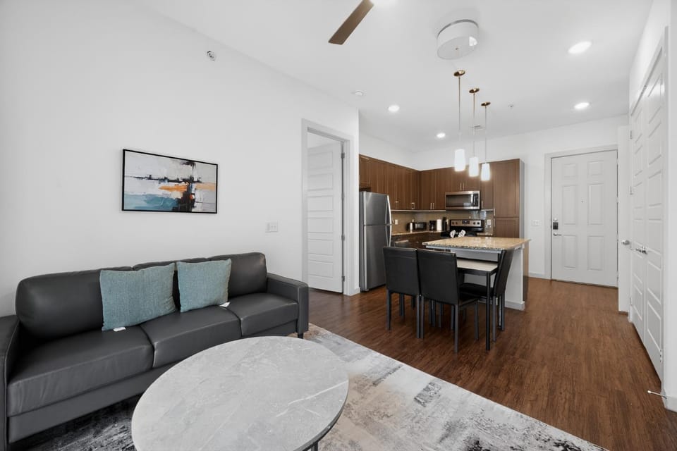 Modern 2BR2BA Retreat with Amenities Apartment in Dallas