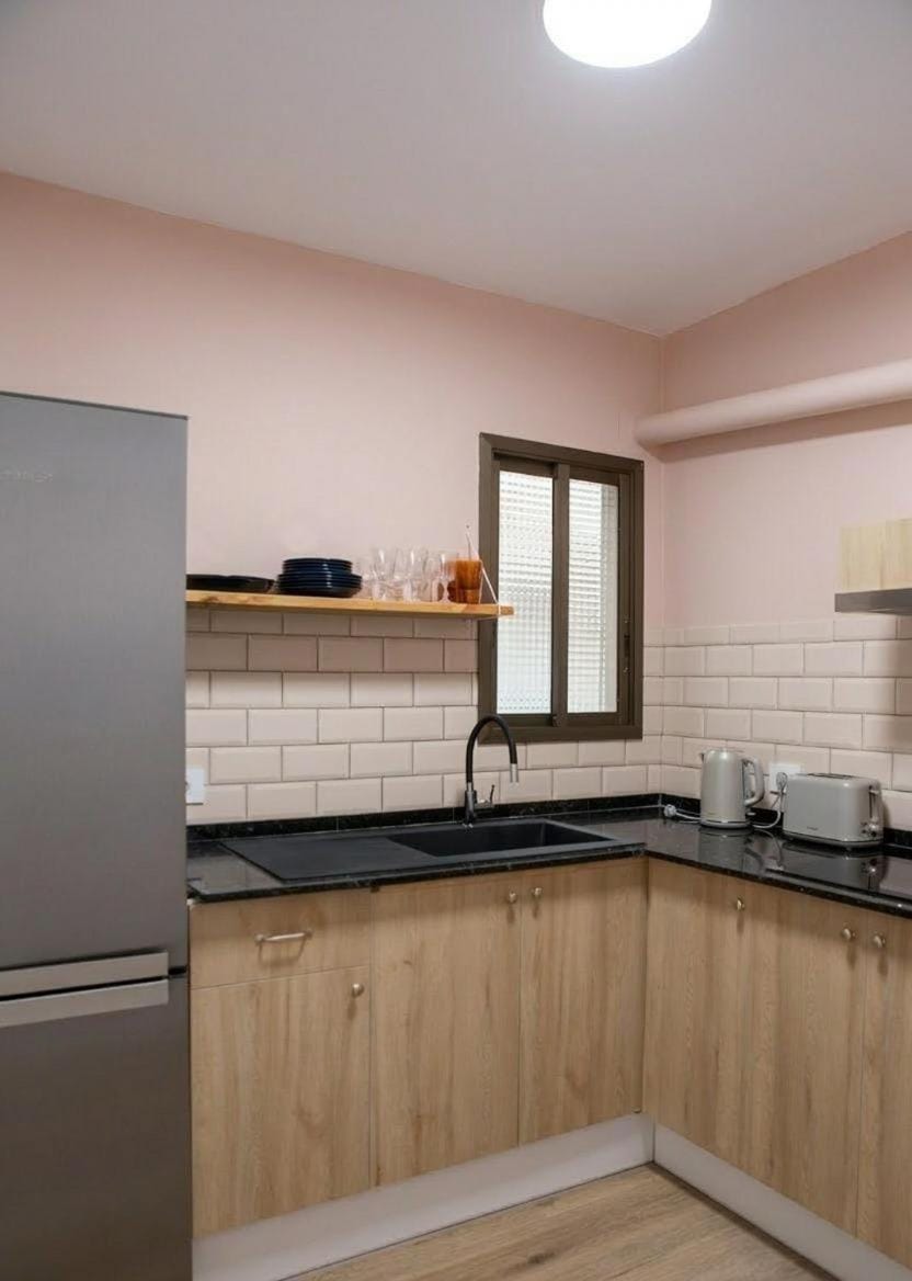 Piso renovado - justo estación tren Apartment in Vallès Occidental