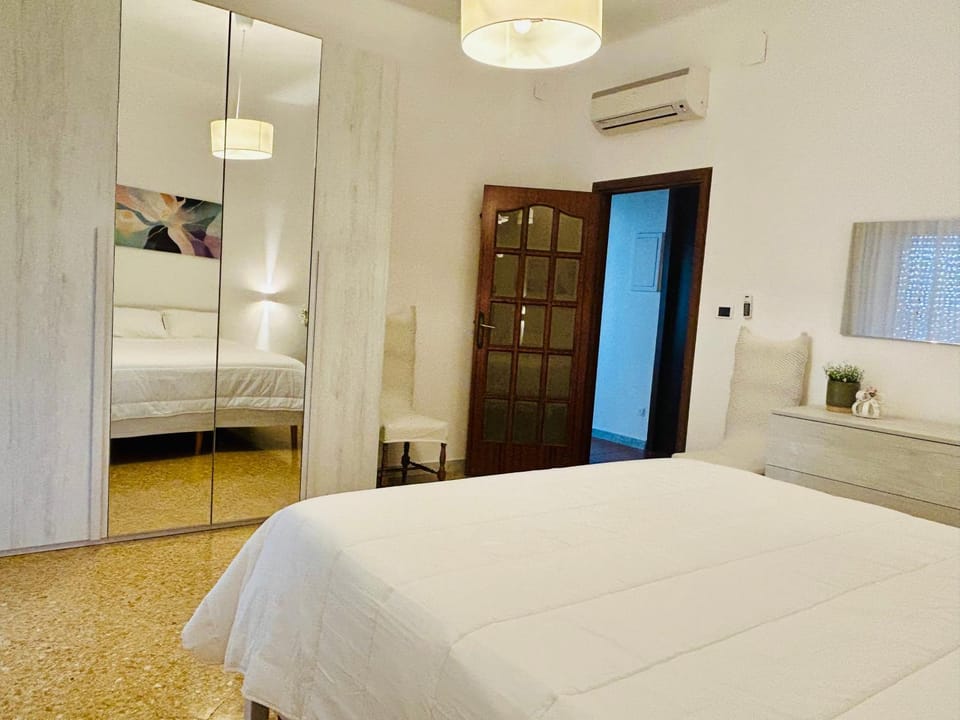 Bedroom, wardrobe