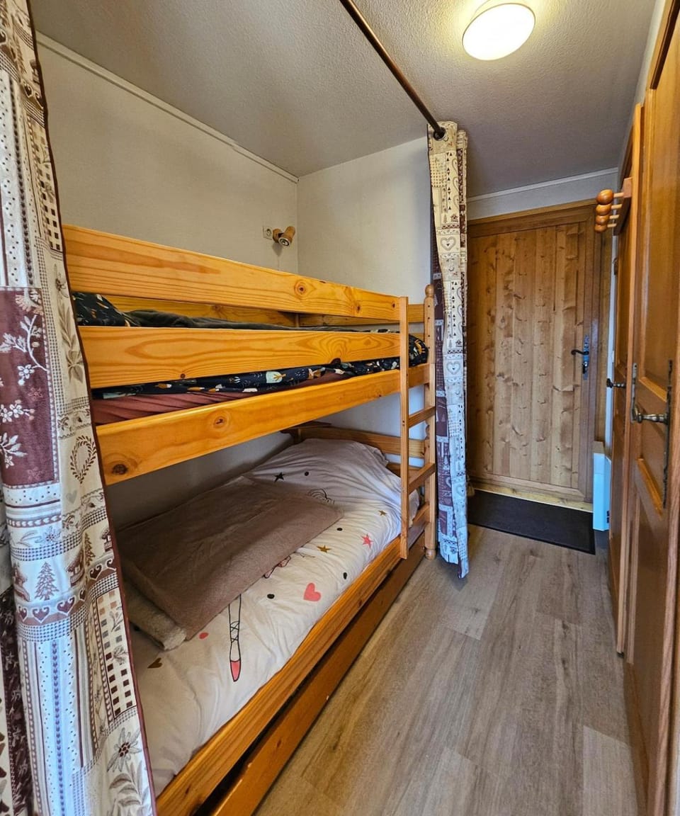 bunk bed