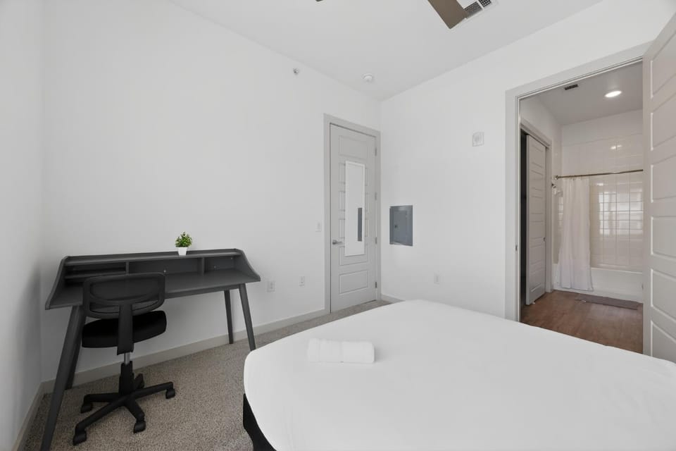 Bright & Modern 2 Bedroom, 2 Bathroom Stay Apartment in Dallas