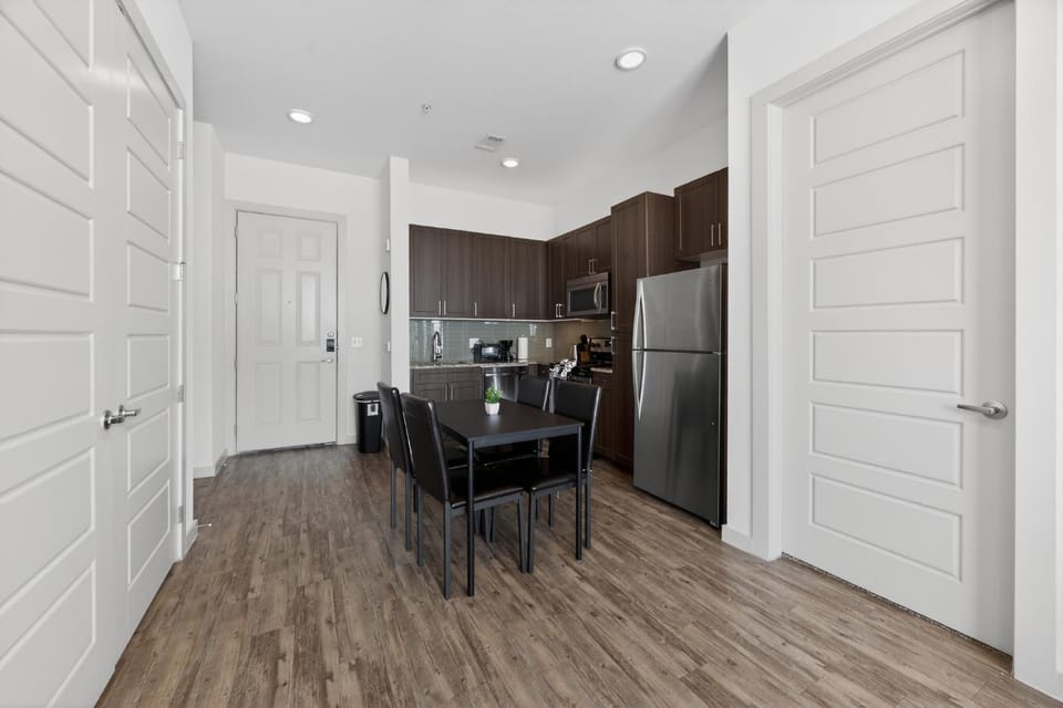 Bright & Modern 2 Bedroom, 2 Bathroom Stay Apartment in Dallas
