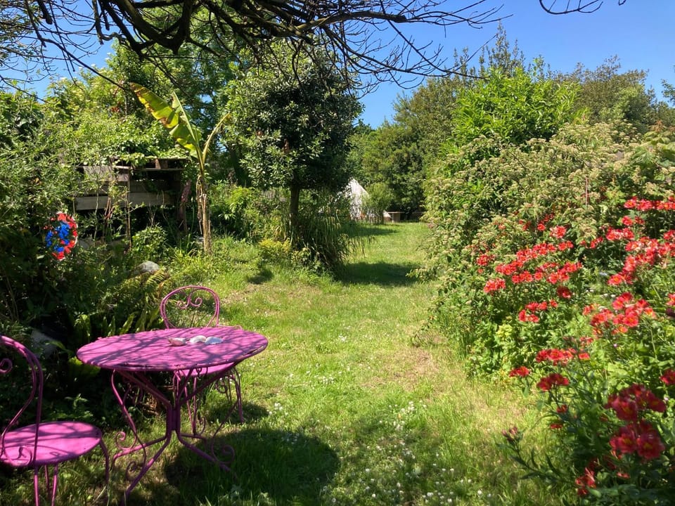 Tente cloche dans un jardin naturel et bucolique Luxury tent in Brittany