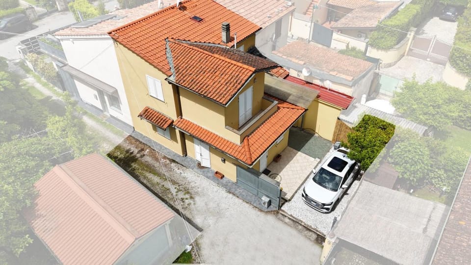 Property building, Neighbourhood, Bird's eye view, Parking