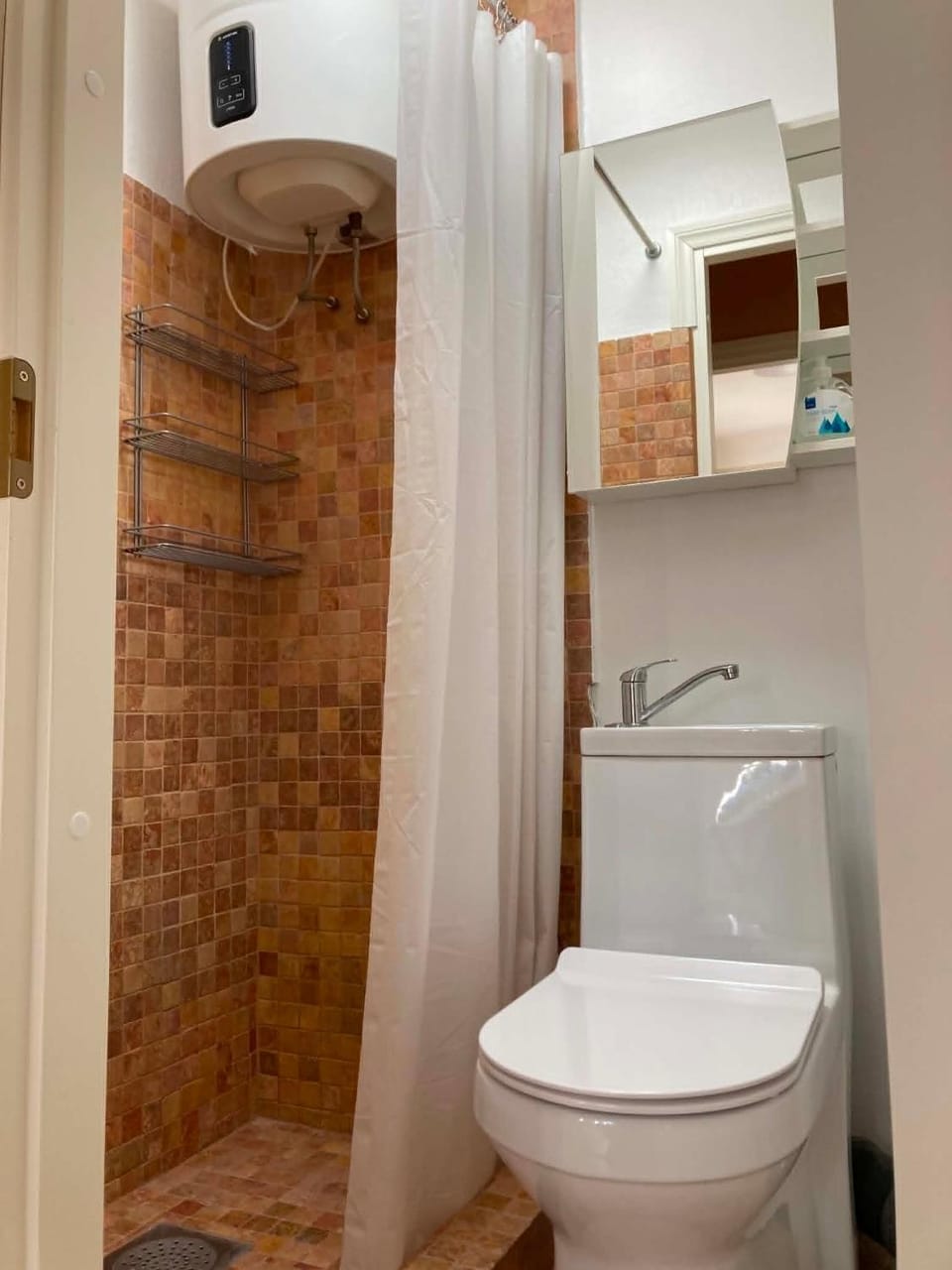 Shower, Toilet