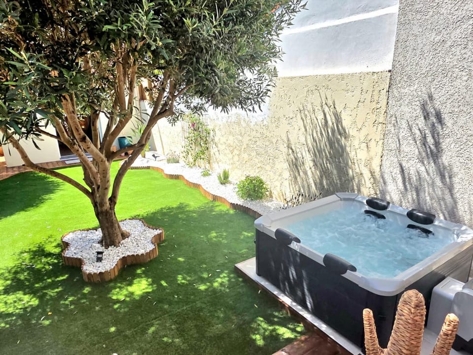 Garden, Hot Tub, Hot Tub, Garden view